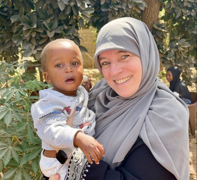 Suraya Jammeh 1. Vorsitzende von Help the poor and the needy e.V.